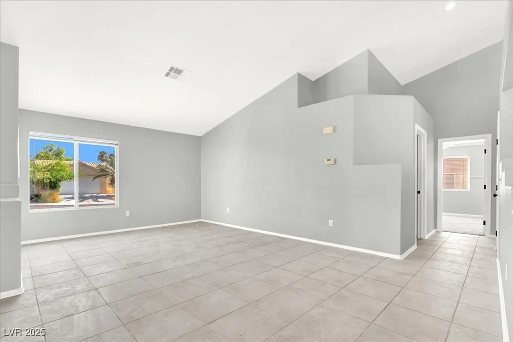 7737 White Grass, Las Vegas, NV 89131
