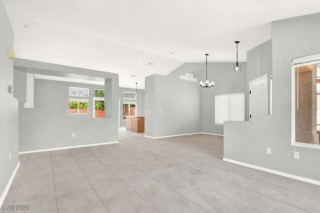 7737 White Grass, Las Vegas, NV 89131