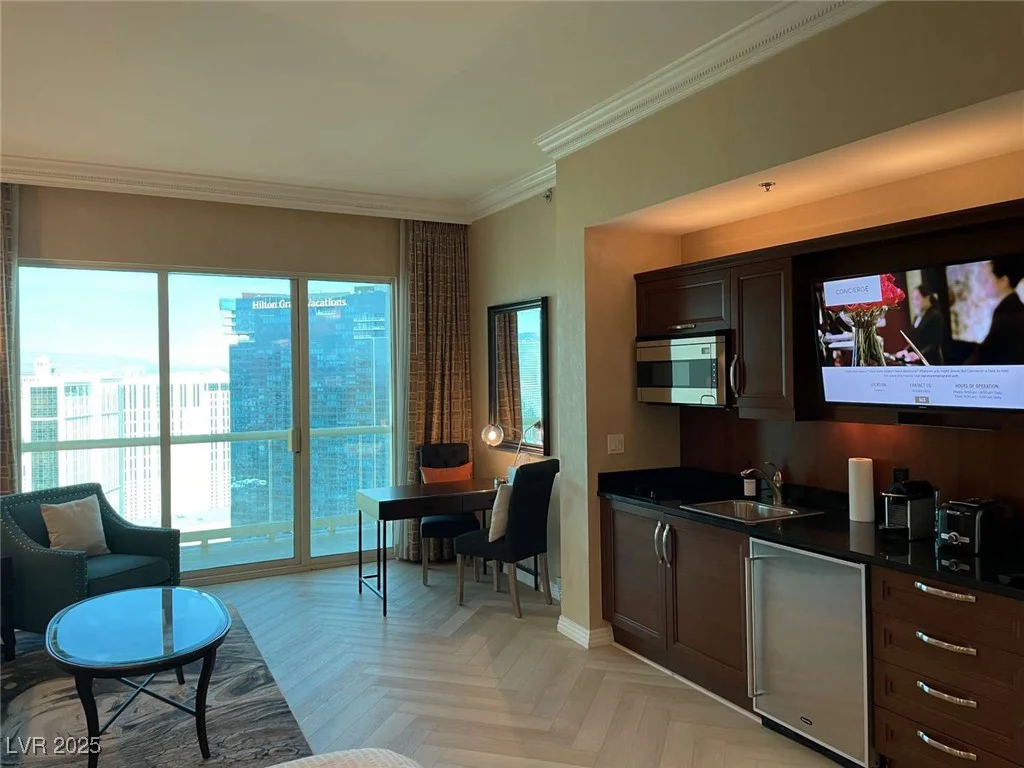 145 Harmon, Las Vegas, NV 89109