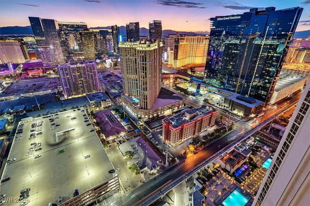 145 Harmon, Las Vegas, NV 89109