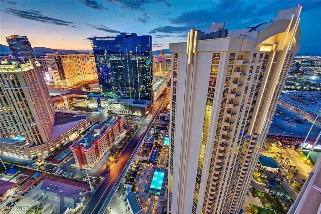 145 Harmon, Las Vegas, NV 89109