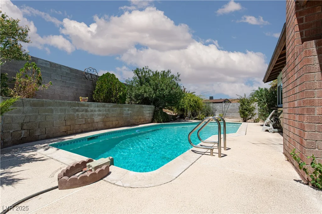 2157 McCoig, Las Vegas, NV 89119
