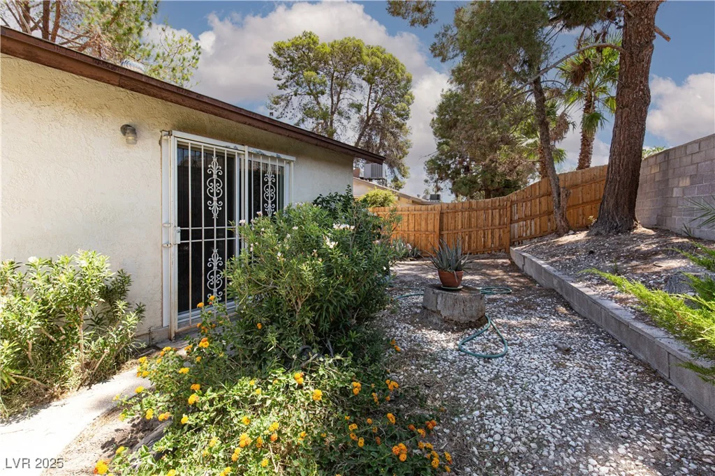 2157 McCoig, Las Vegas, NV 89119