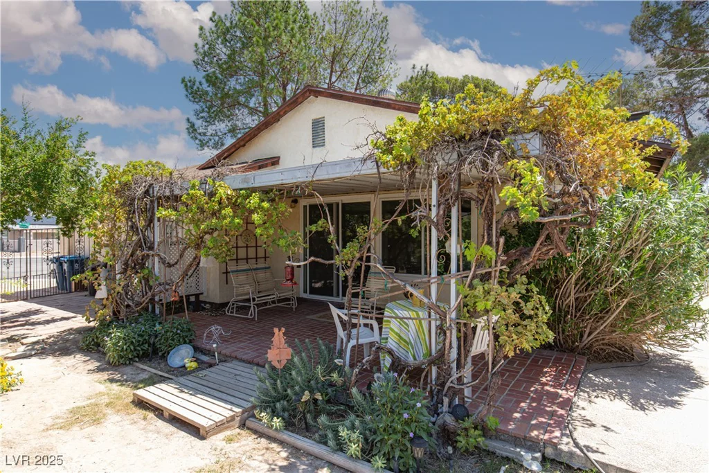 2157 McCoig, Las Vegas, NV 89119