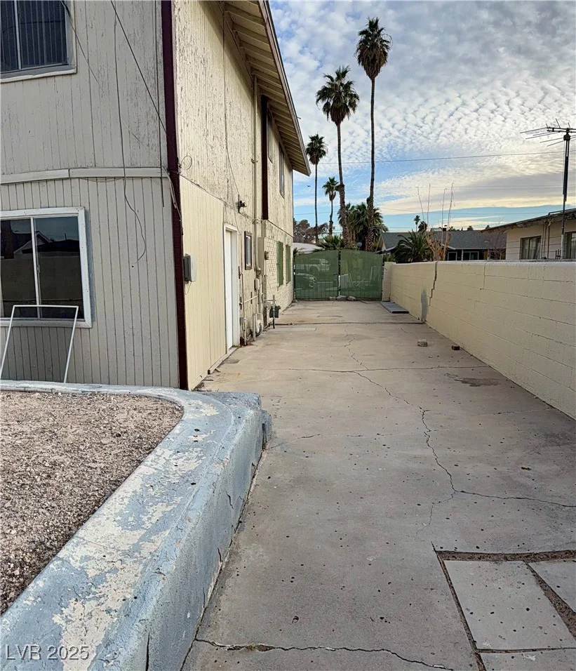 913 Bonita, Las Vegas, NV 89104