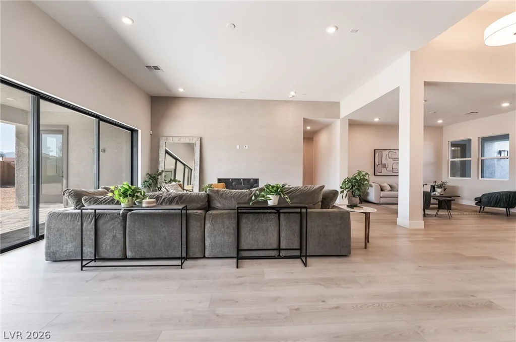 9261 Fountain Creek, Las Vegas, NV 89139