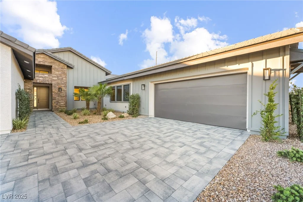 9261 Fountain Creek, Las Vegas, NV 89139