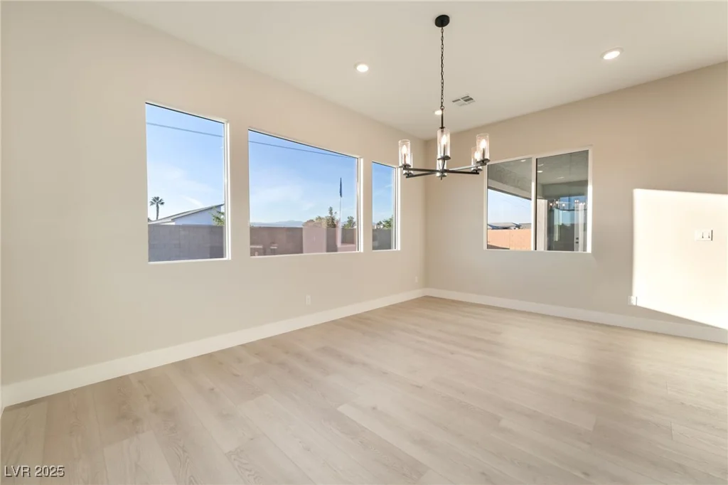 9261 Fountain Creek, Las Vegas, NV 89139