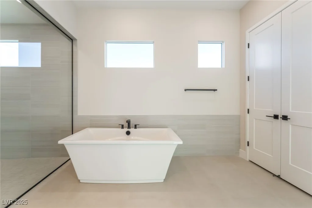 9261 Fountain Creek, Las Vegas, NV 89139