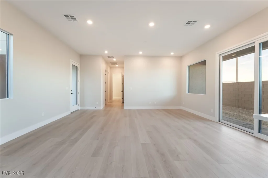 9261 Fountain Creek, Las Vegas, NV 89139