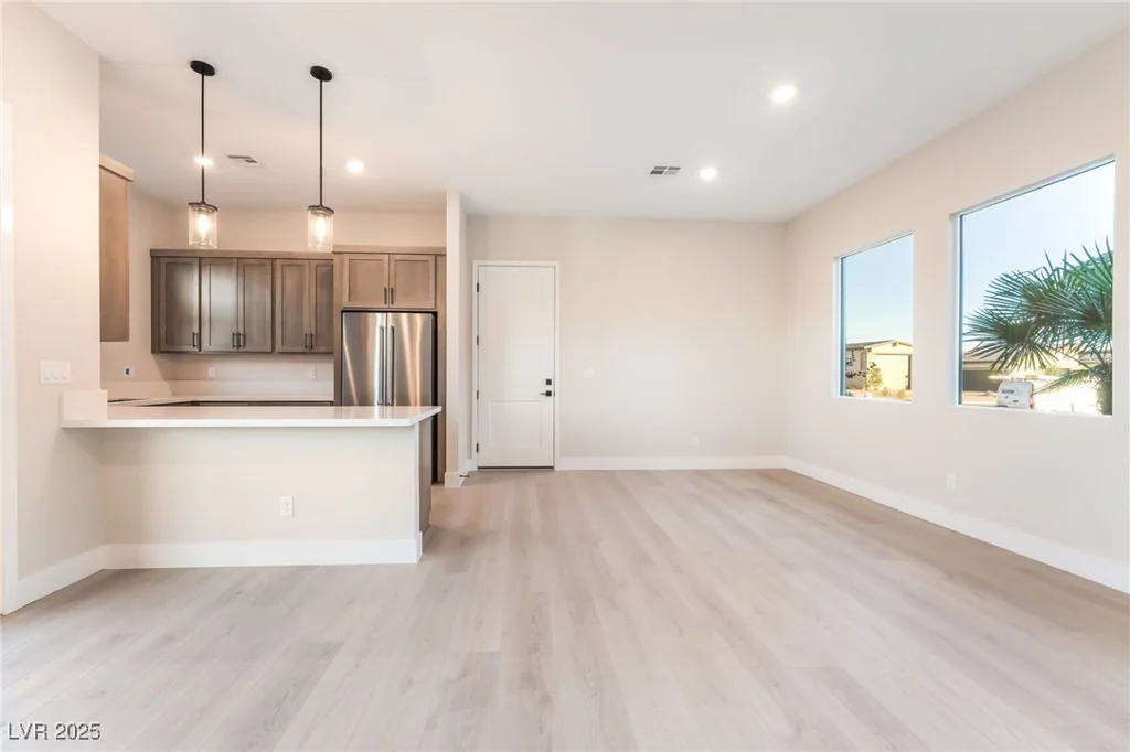 9261 Fountain Creek, Las Vegas, NV 89139