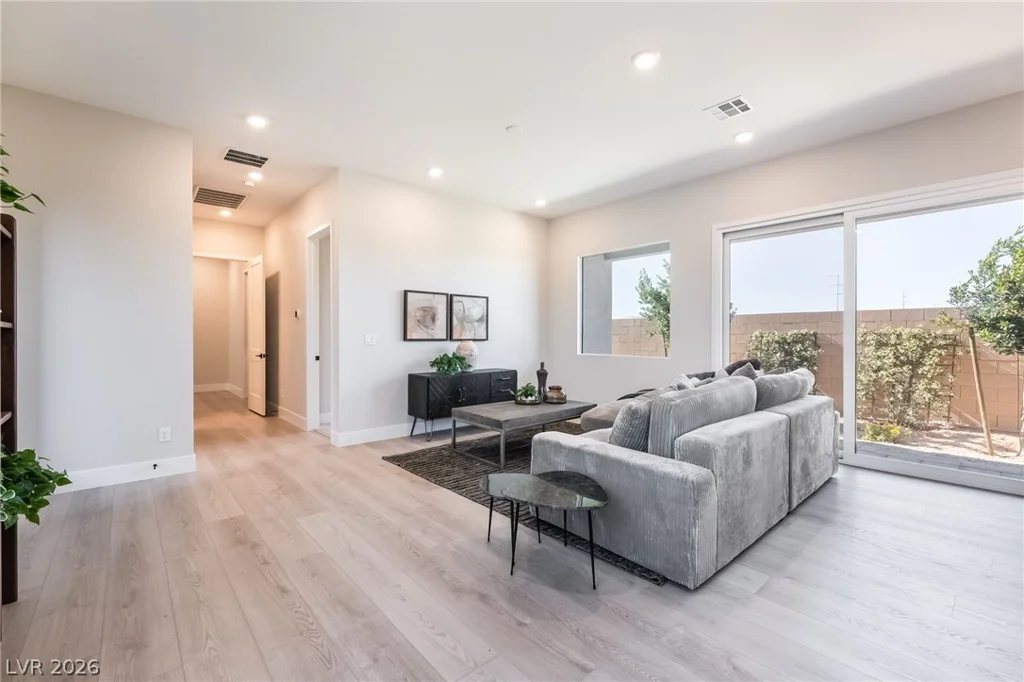 9261 Fountain Creek, Las Vegas, NV 89139