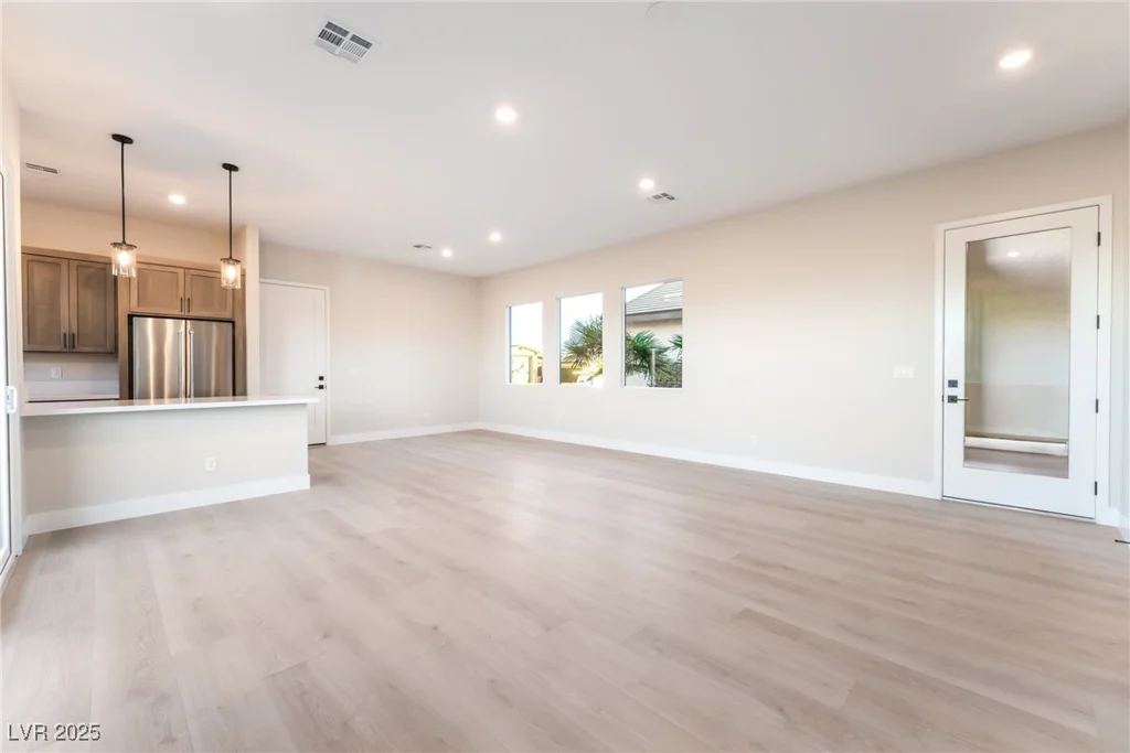 9261 Fountain Creek, Las Vegas, NV 89139