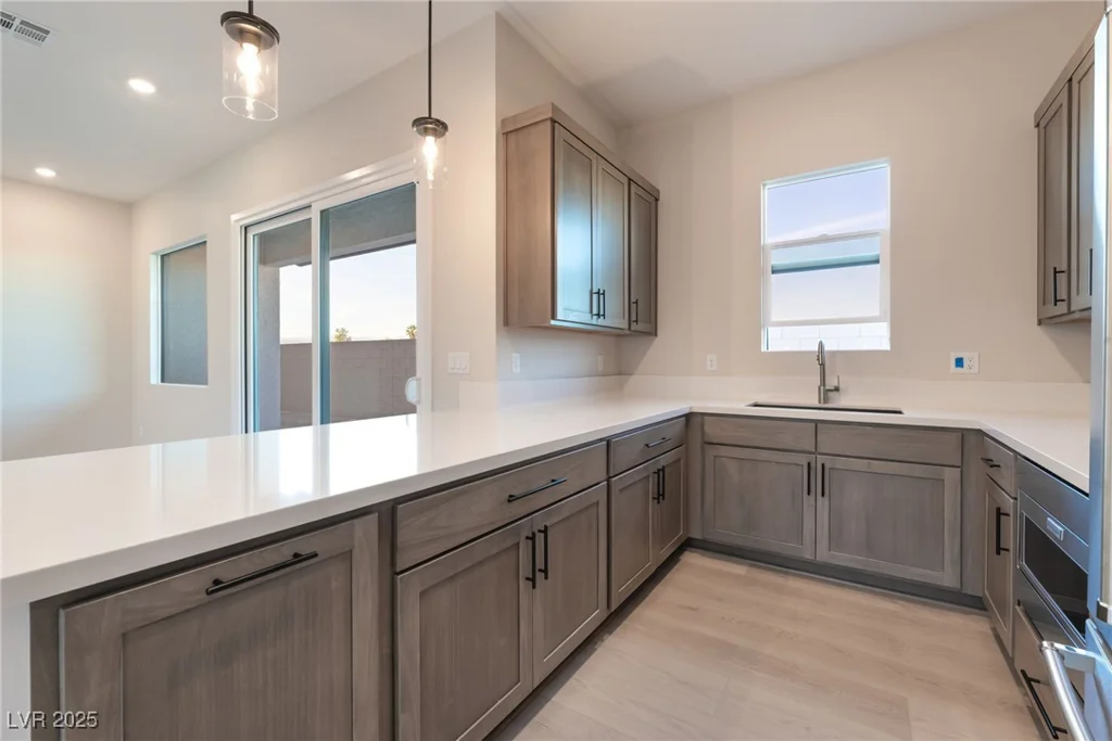 9261 Fountain Creek, Las Vegas, NV 89139