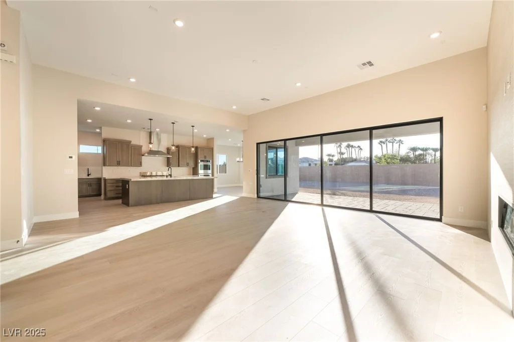 9261 Fountain Creek, Las Vegas, NV 89139