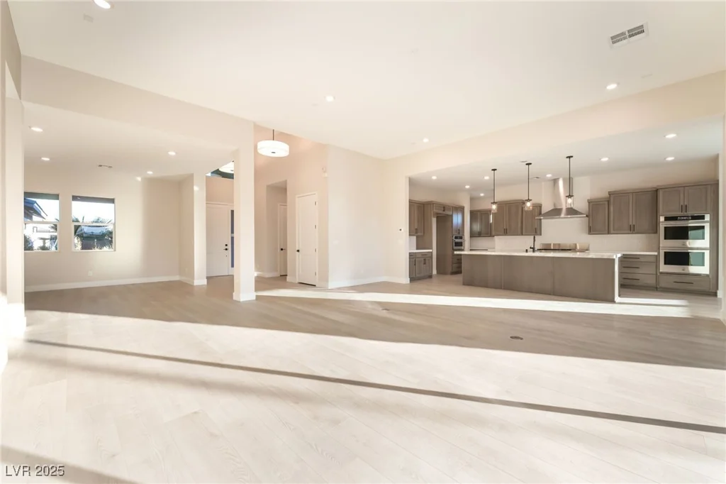 9261 Fountain Creek, Las Vegas, NV 89139