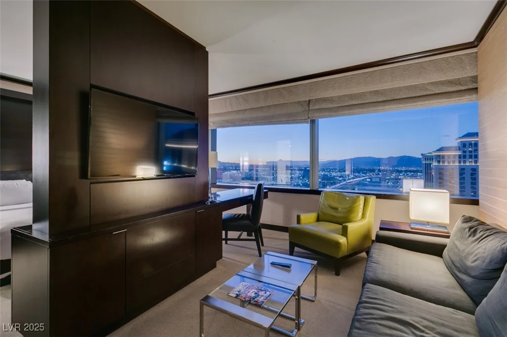 2600 HARMON, Las Vegas, NV 89109