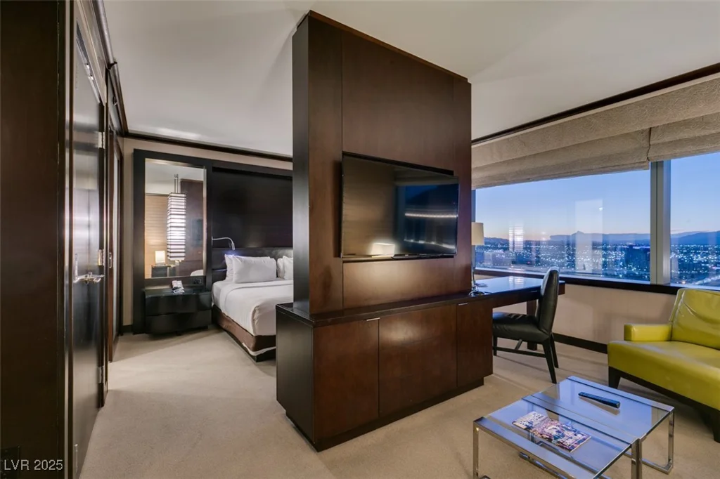 2600 HARMON, Las Vegas, NV 89109