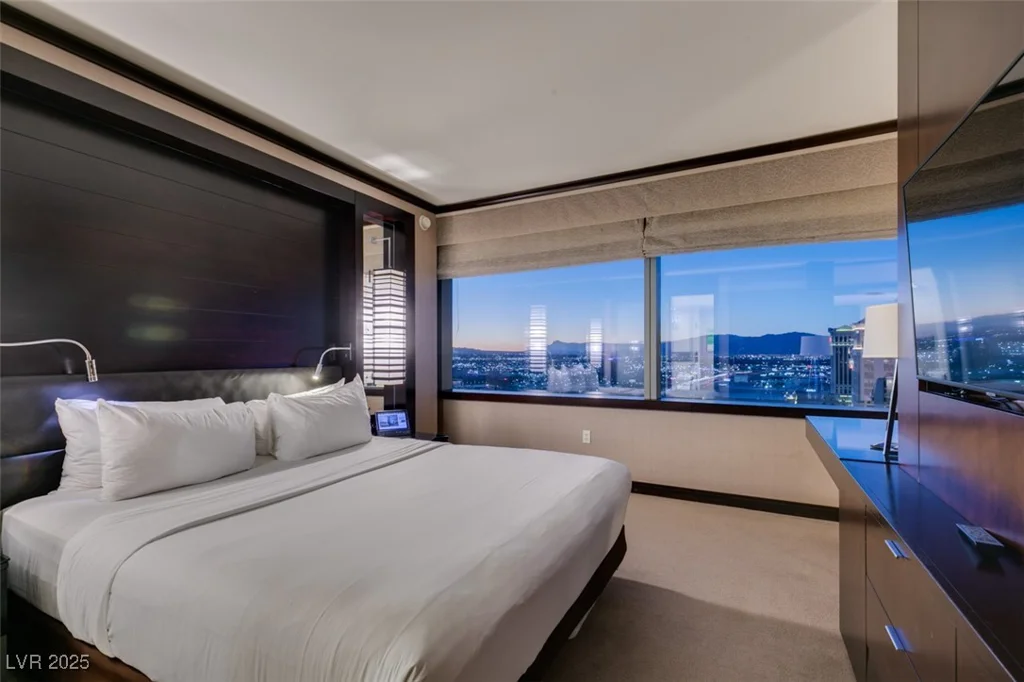 2600 HARMON, Las Vegas, NV 89109