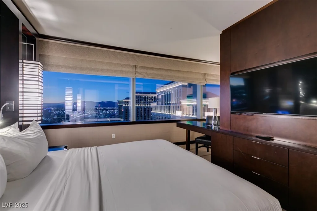 2600 HARMON, Las Vegas, NV 89109