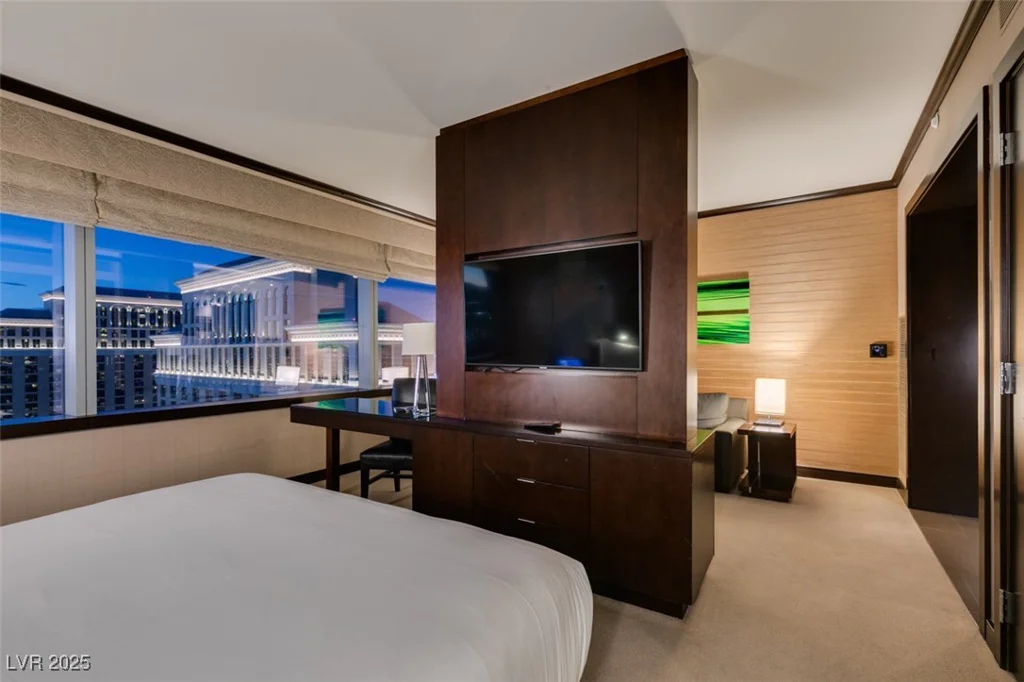 2600 HARMON, Las Vegas, NV 89109