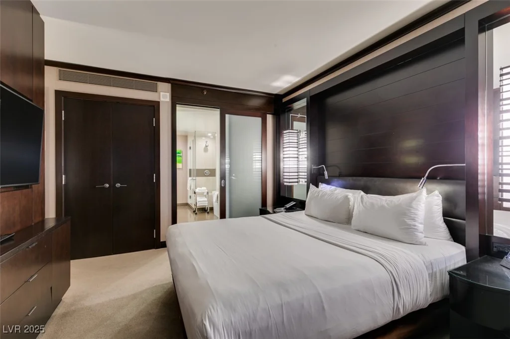 2600 HARMON, Las Vegas, NV 89109