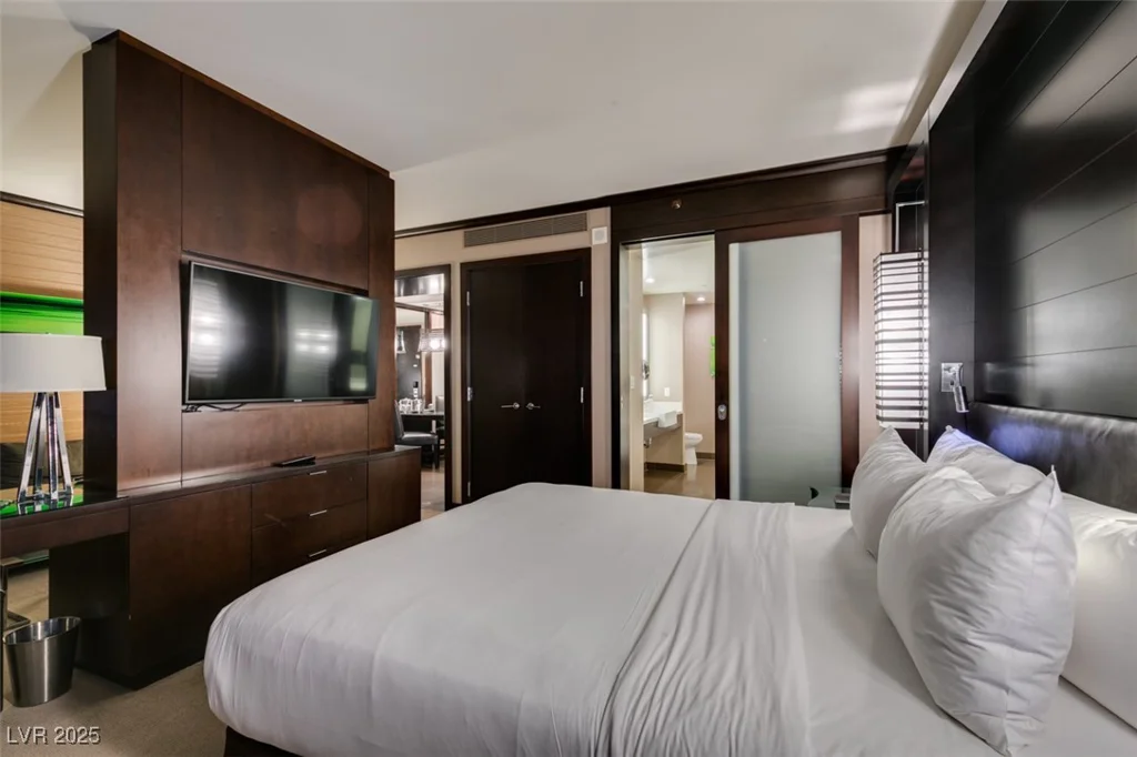 2600 HARMON, Las Vegas, NV 89109