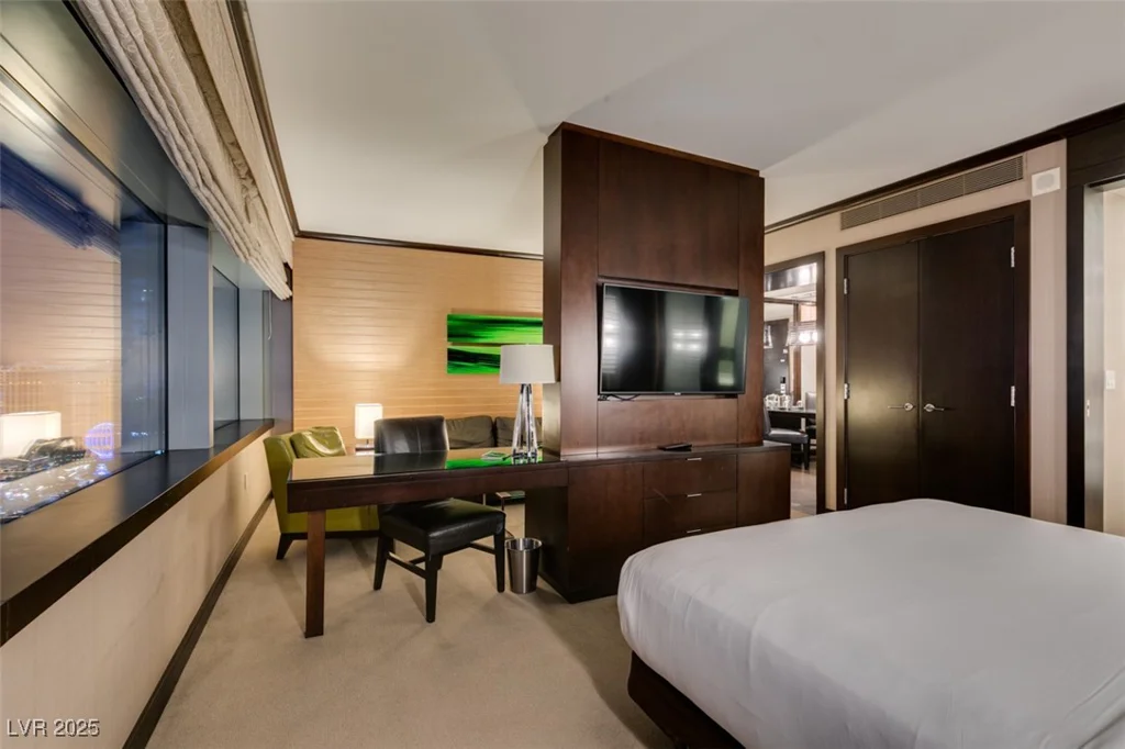 2600 HARMON, Las Vegas, NV 89109
