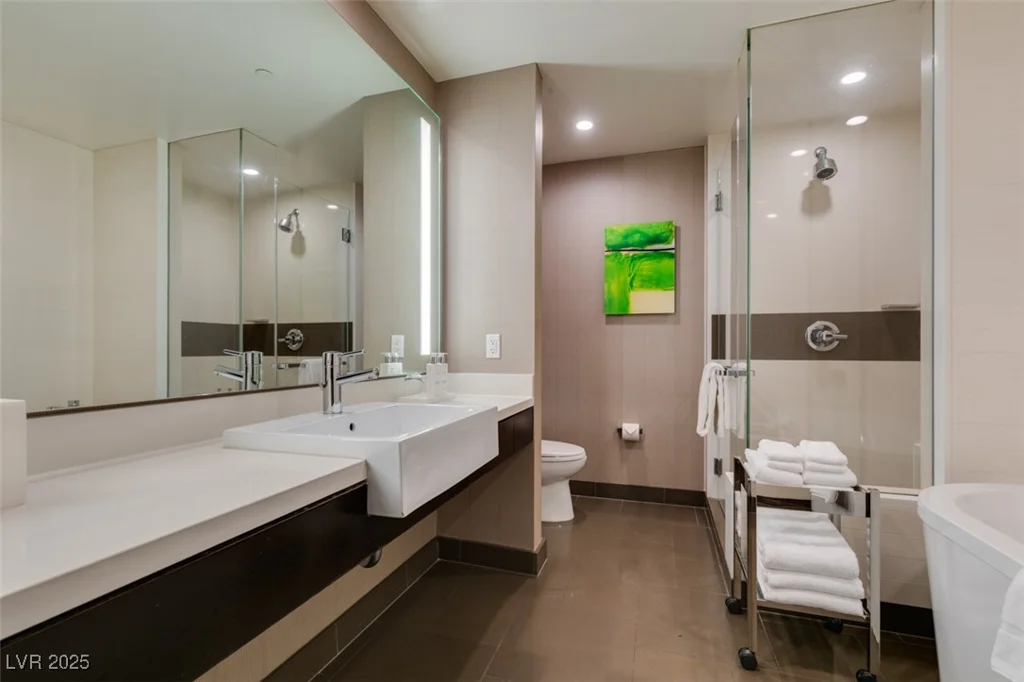 2600 HARMON, Las Vegas, NV 89109