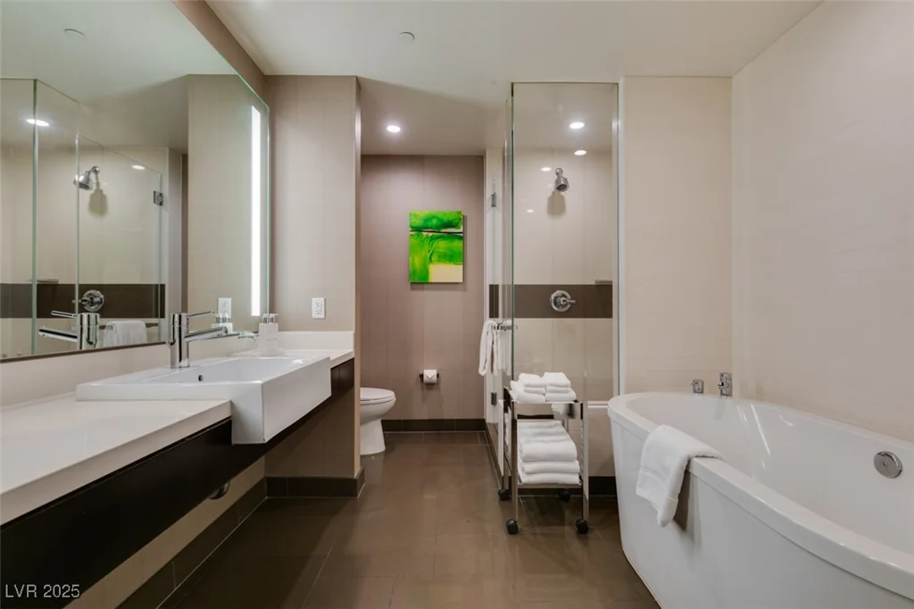2600 HARMON, Las Vegas, NV 89109