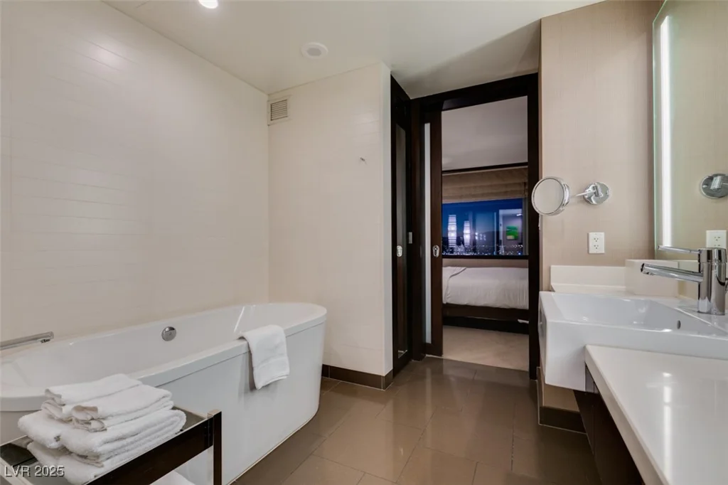 2600 HARMON, Las Vegas, NV 89109