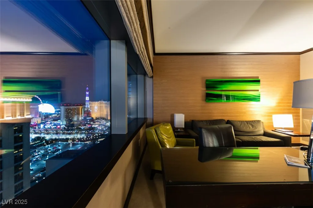2600 HARMON, Las Vegas, NV 89109