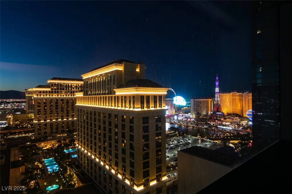 2600 HARMON, Las Vegas, NV 89109