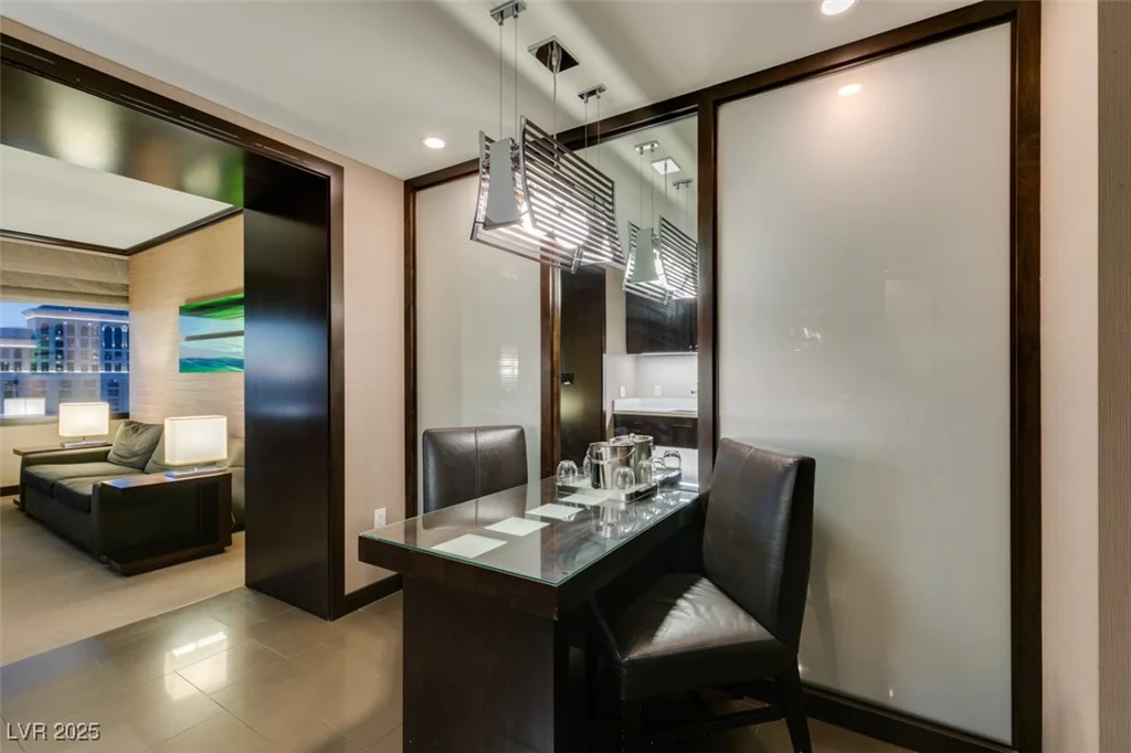 2600 HARMON, Las Vegas, NV 89109