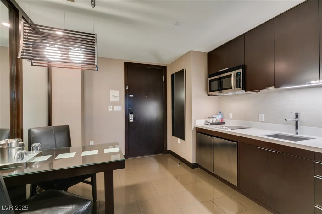2600 HARMON, Las Vegas, NV 89109