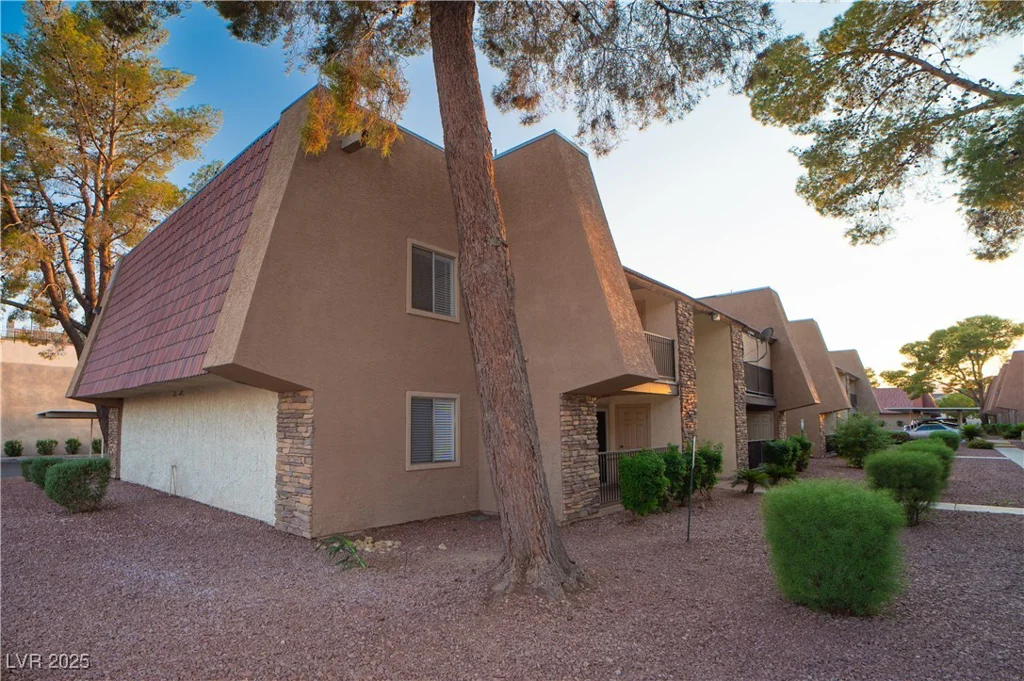 5339 Indian River, Las Vegas, NV 89103