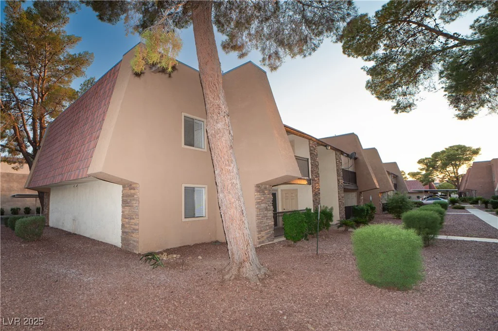 5339 Indian River, Las Vegas, NV 89103