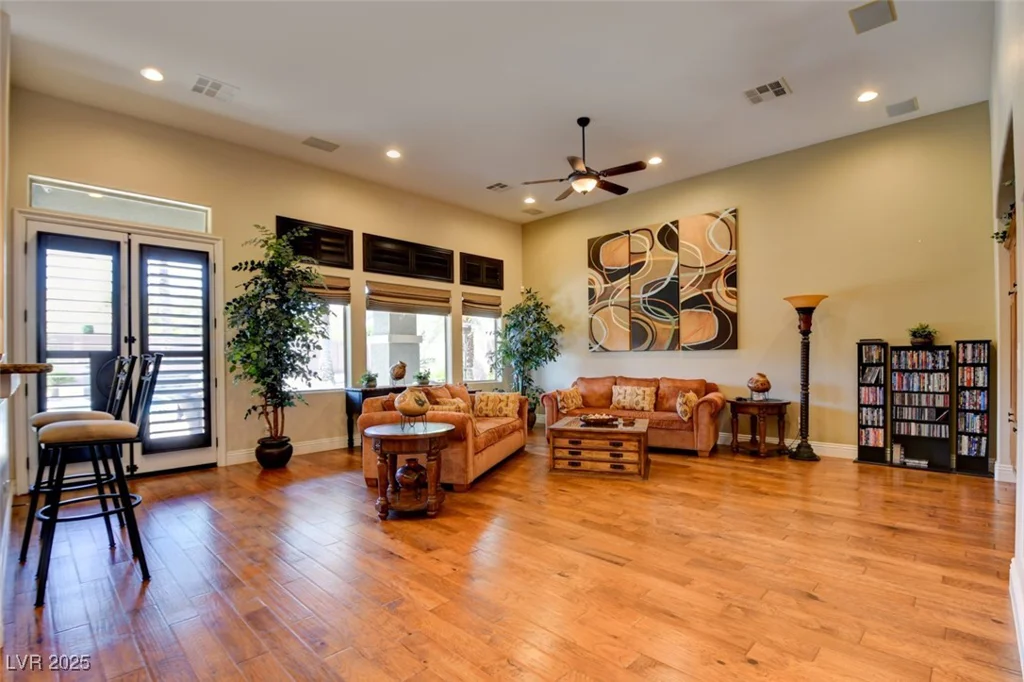 8465 Picket Ridge, Las Vegas, NV 89143