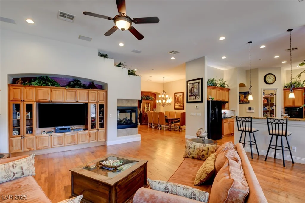 8465 Picket Ridge, Las Vegas, NV 89143