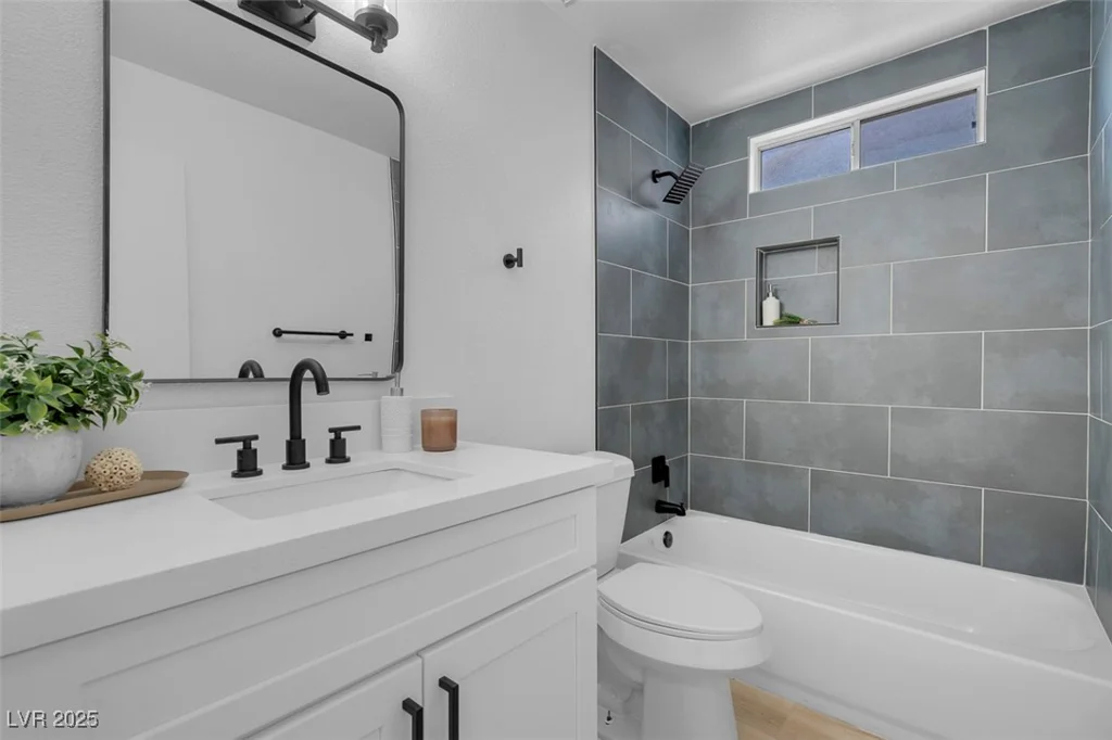 2832 Sing Song, Las Vegas, NV 89106
