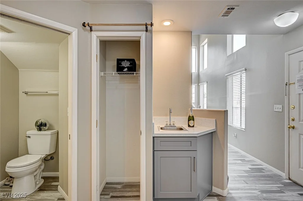 3950 Sandhill, Las Vegas, NV 89121