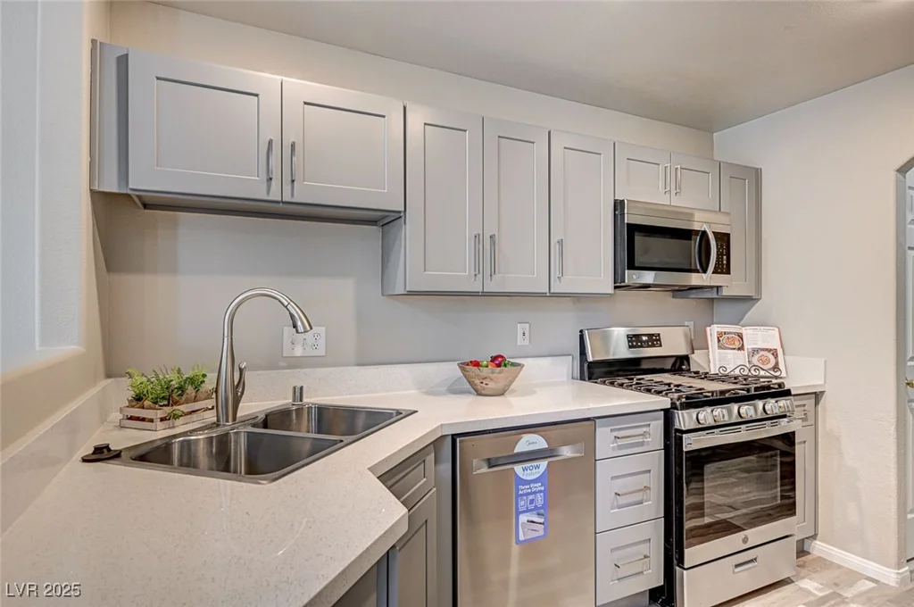 3950 Sandhill, Las Vegas, NV 89121