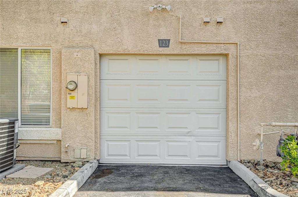 3950 Sandhill, Las Vegas, NV 89121