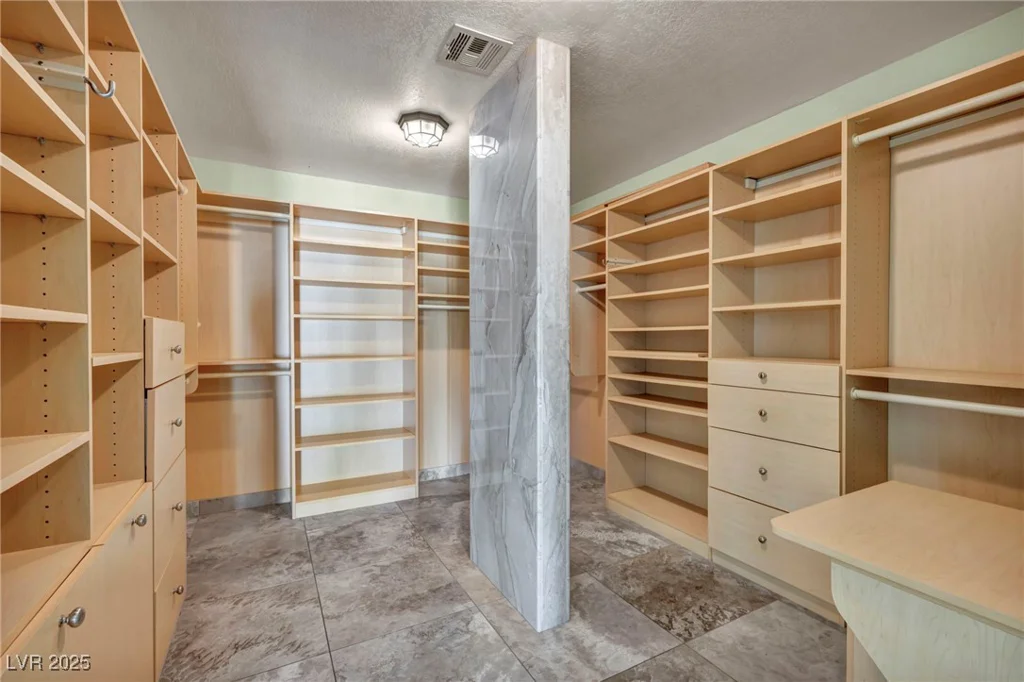 10024 Skipper, Las Vegas, NV 89117