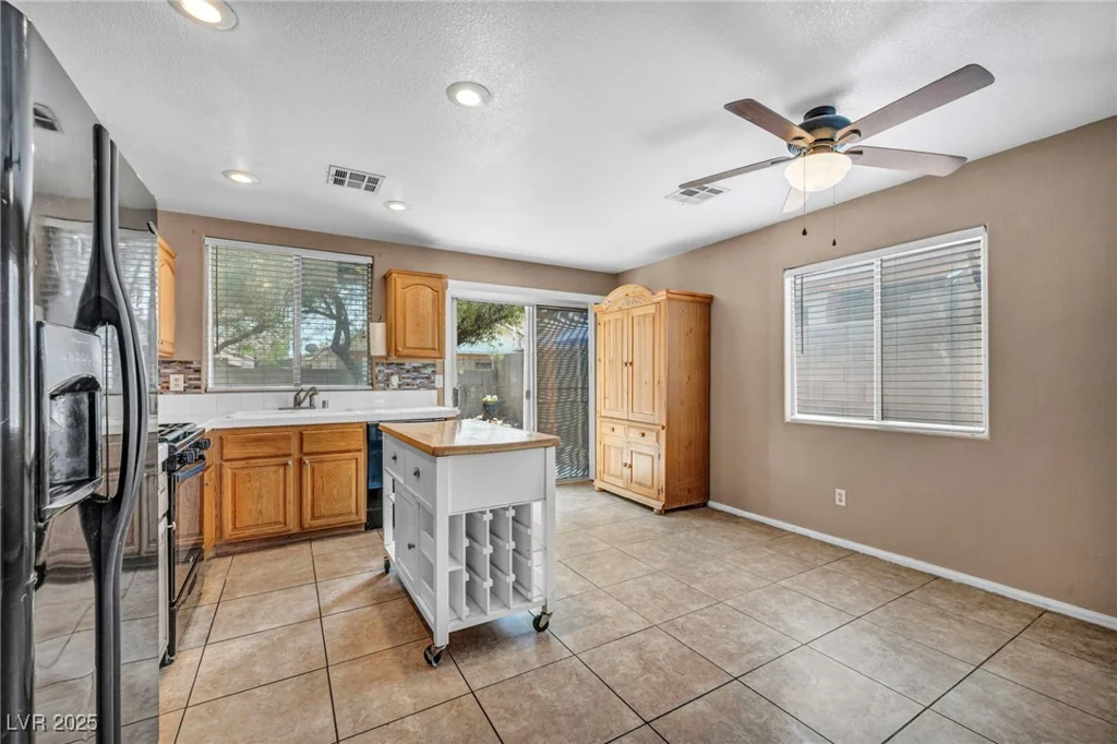 8557 Hidden Pines, Las Vegas, NV 89143