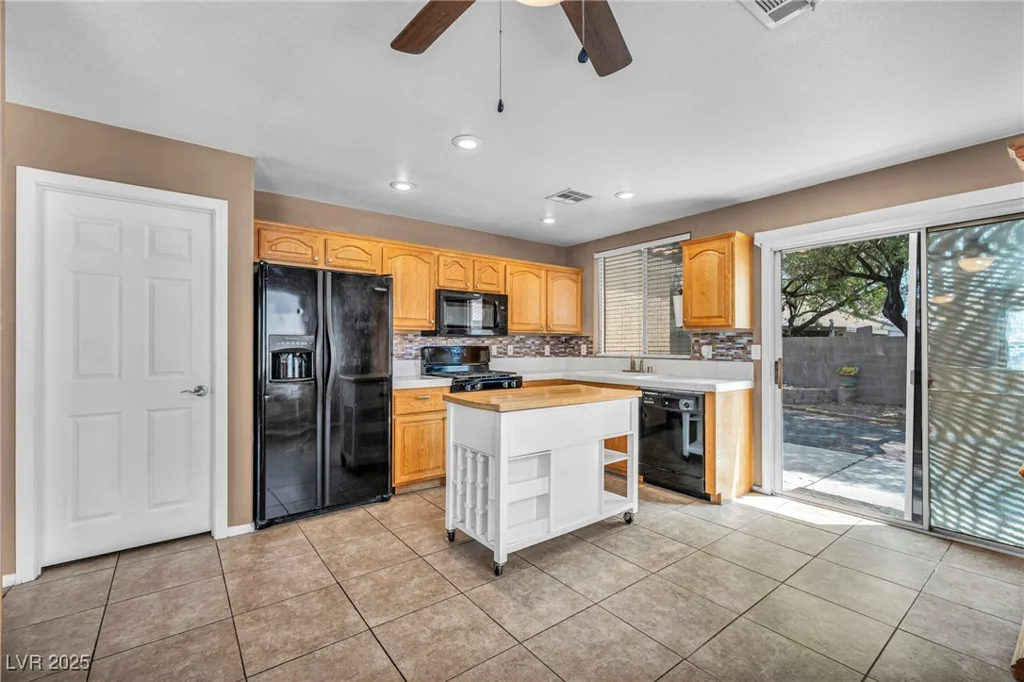 8557 Hidden Pines, Las Vegas, NV 89143