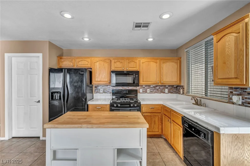 8557 Hidden Pines, Las Vegas, NV 89143