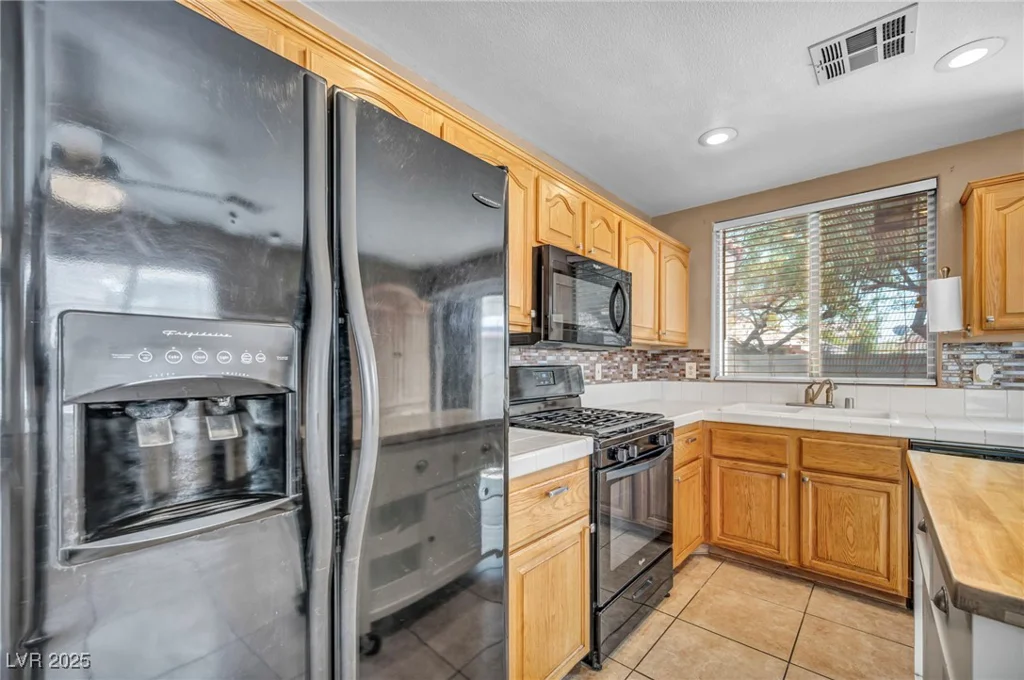 8557 Hidden Pines, Las Vegas, NV 89143