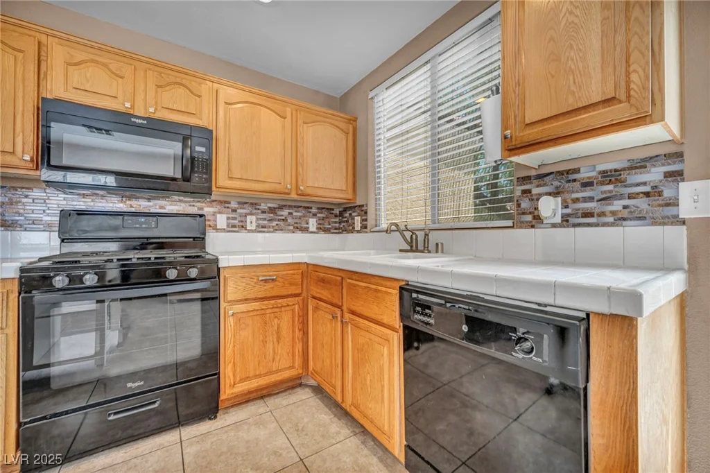 8557 Hidden Pines, Las Vegas, NV 89143