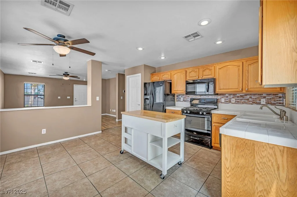 8557 Hidden Pines, Las Vegas, NV 89143